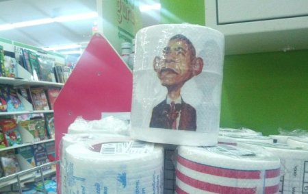 В магазинах Петербурга туалетная бумага с Обамой популярнее шоколада с Путиным.