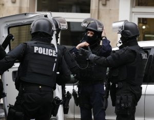 Во Франции захватили заложников второй раз за день