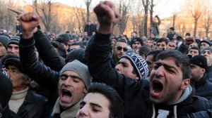 Протесты в Армении переросли в беспорядки
