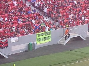 Бразильские футбольные фанаты вывесили баннер в поддержку ДНР
