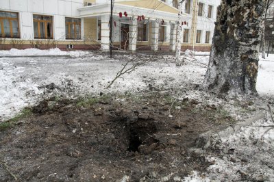 Снаряд взорвался недалеко от школы в Донецке, заявляют ополченцы ДНР