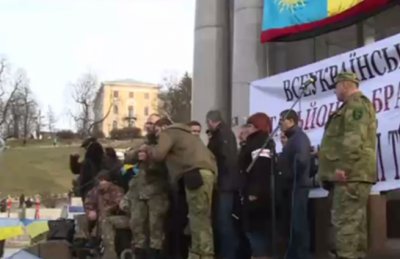 В Киеве бойцы батальонов требуют отставки Порошенко