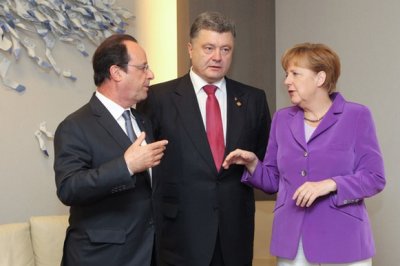 Минские переговоры: Порошенко, Меркель и Олланд «разочарованы»