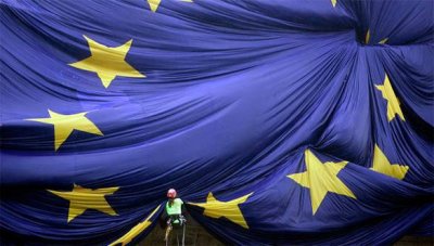 ЕС снимает санкции с Януковича и Азарова