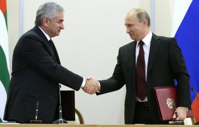 Путин подписал закон о ратификации договора РФ и Абхазии о стратегическом партнерстве