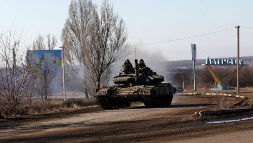 Штаб ДНР: силовики продолжают попытки выйти из окружения в Дебальцево
