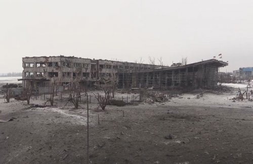Украинская артиллерия открыла огонь по аэропорту Донецка