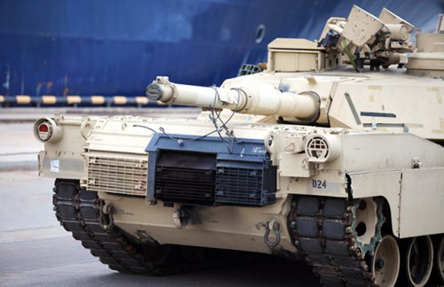В Литве формируется рота из американских танков Abrams и БТР Stryker
