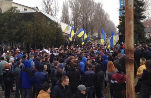 Одесские портовики вышли на акцию против киевской власти