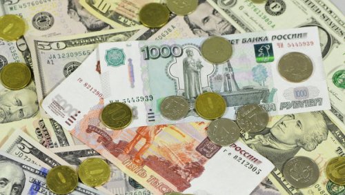 Высокие рублевые ставки помогли рублю обновить максимум к евро