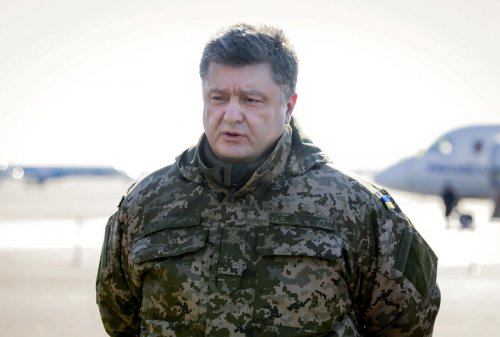 Закон Порошенко «О правовом режиме военного положения» позволит отправлять иностранцев в спецлагеря