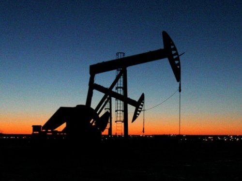 Нефть дешевеет на фиксации прибыли инвесторами