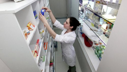 Медведев поручил до 23 апреля проверить цены на лекарства в регионах