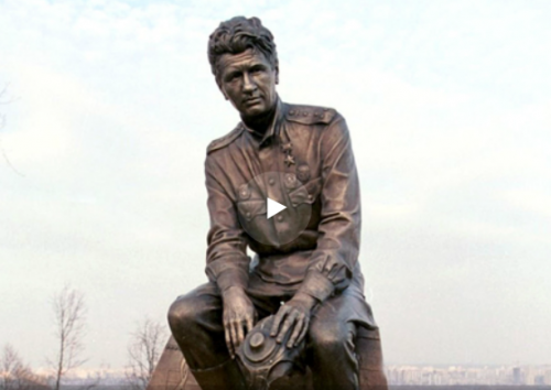 «Все нормально, падаю!» - памятник актеру Леониду Быкову хотят снести в Киеве