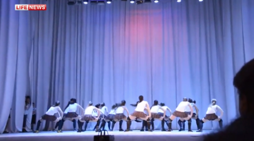 Скандальный танец  девочек-«пчелок» в Оренбурге набирает обороты