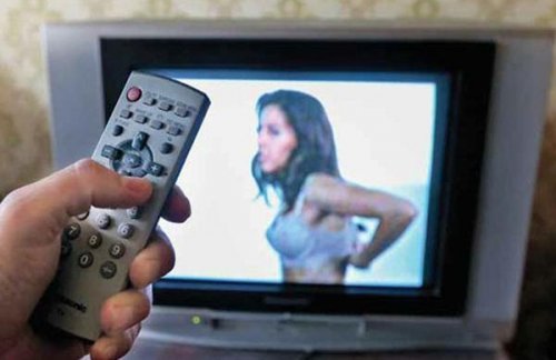 Российские телеканалы на Украине заменит эротическое кино