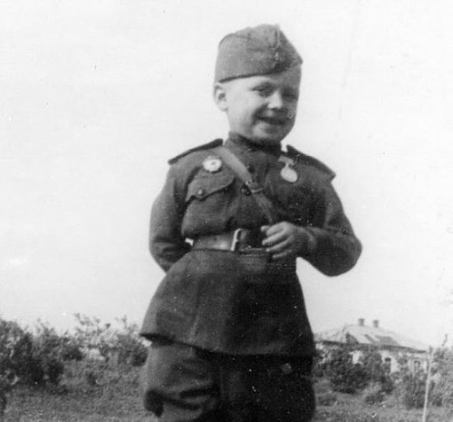 ГВАРДИИ РЯДОВОЙ СЕРЕЖЕНЬКА - самый молодой солдат Великой Отечественной войны.