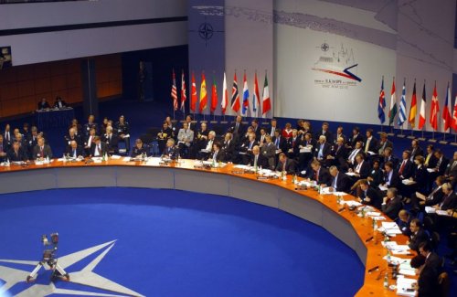 НАТО предупреждает: Россия опасна для вашего здоровья