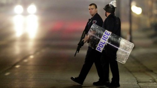 Полиция в США вновь применила оружие против безоружных афроамериканцев