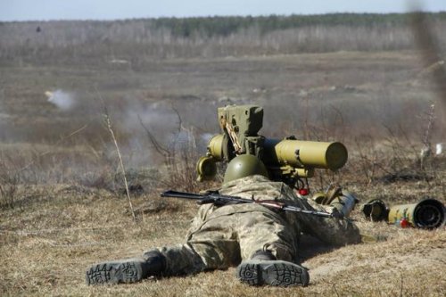 Украинские силовики наносят артиллерийские удары по Донецку