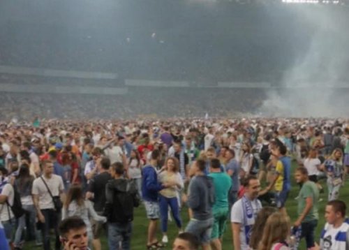 Фанаты разбили ворота после финала Кубка Украины по футболу