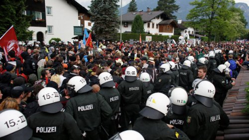 Тысячи людей собрались на протест против G7 в Германии 