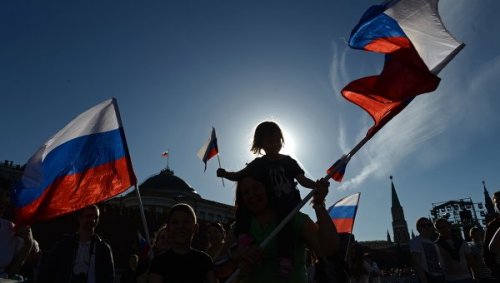 Около 230 тысяч человек празднуют День России в Москве, сообщает ГУВД