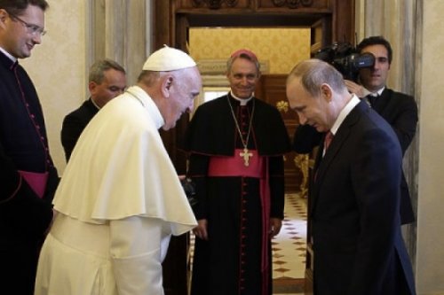 Порошенко кусает локти и ждет медаль от Папы «как у Путина»
