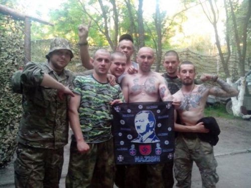 Фото с Гитлером: украинские военные бахвалятся своим фашизмом 
