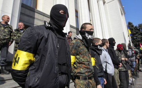 "Правый сектор" намерен требовать у Киева наступления на Донбасс 