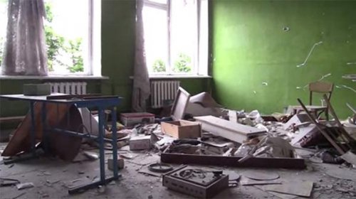 Бойцы «Правого сектора» обстреляли школу и дома в поселке Молодежный