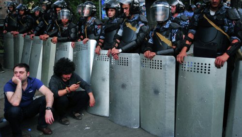 Полиция Еревана обещает не применять силу для разгона протестующих
