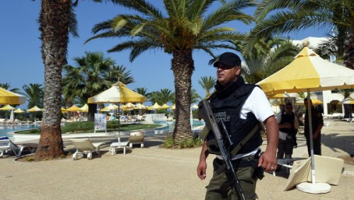 Полиция нашла в море телефон террориста, напавшего на отель в Сусе