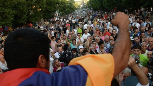 Митингующие в Ереване вечером объявят о своих дальнейших действиях