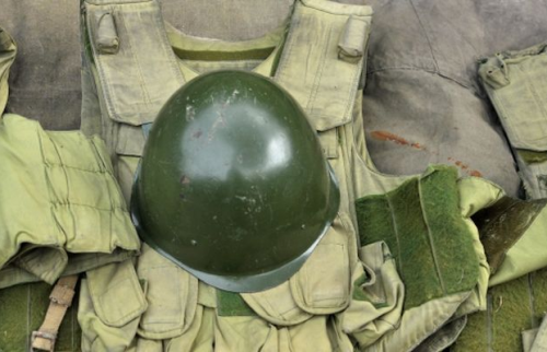 Солдаты ВСУ продают в Сети каски и бронежилеты, подаренные волонтерами