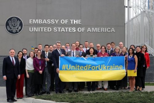 Украинскую хунту могут «слить» за  ее явную недееспособность