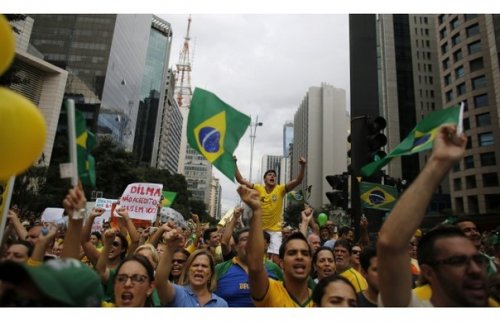 Более 400 тысяч бразильцев приняли участие в акциях протеста против политики президента Дилмы Русеф