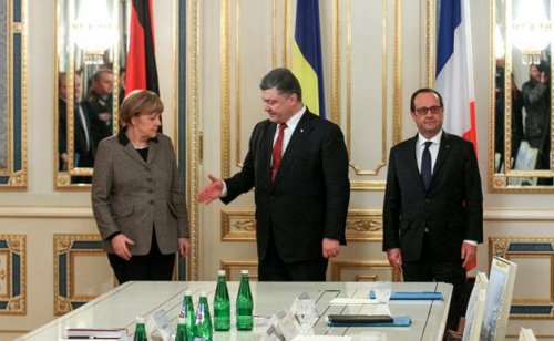 Меркель и Олланд взялись за Порошенко
