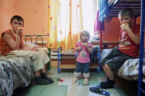 Около 20 тысяч детей из ДНР и ЛНР пойдут в российские школы и детсады