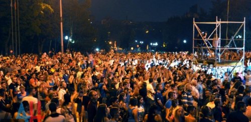 Концерт российских рок-музыкантов и рэперов собрал более 10 тысяч человек в центре Донецка