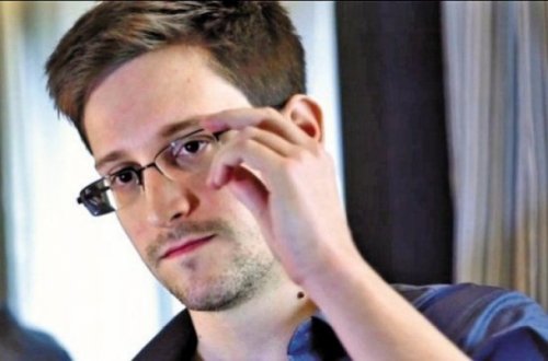 Сноуден рассказал в интервью телеканалу "Аль-Джазира" о деловой переписке Клинтон 