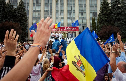 Премьер и спикер парламента Молдавии встретятся с протестующими