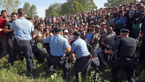 После столкновения с хорватской полицией один беженец погиб