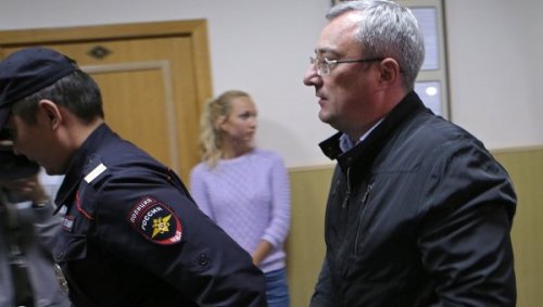 Суд арестовал главу Коми Гайзера