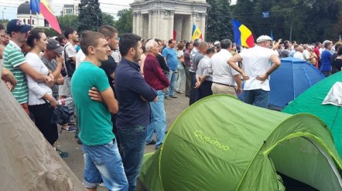 Молдавская оппозиция обещает сегодня «вернуть себе страну» 