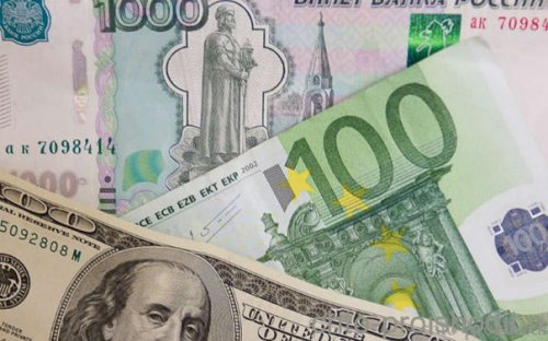 Курс доллара приблизился к 61 рублю, евро упал ниже 69 рублей 