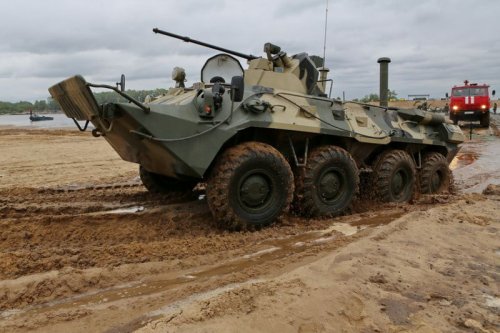 Российскую военную базу в Абхазии усилили новейшими БТР-82АМ