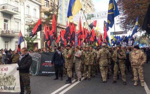 В Киеве во время марша националистов прогремел взрыв