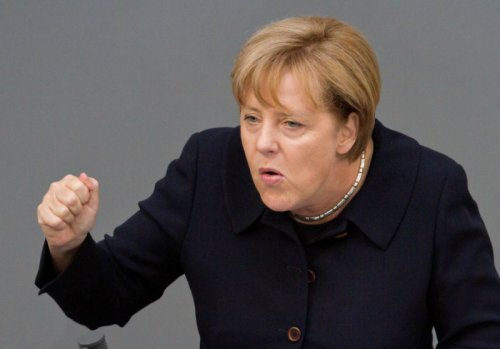Партия Меркель не поддержала политику канцлера в отношении беженцев