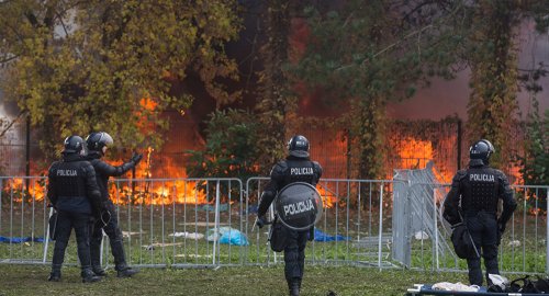 В Словении беженцы подожгли палатки в организованном для них лагере